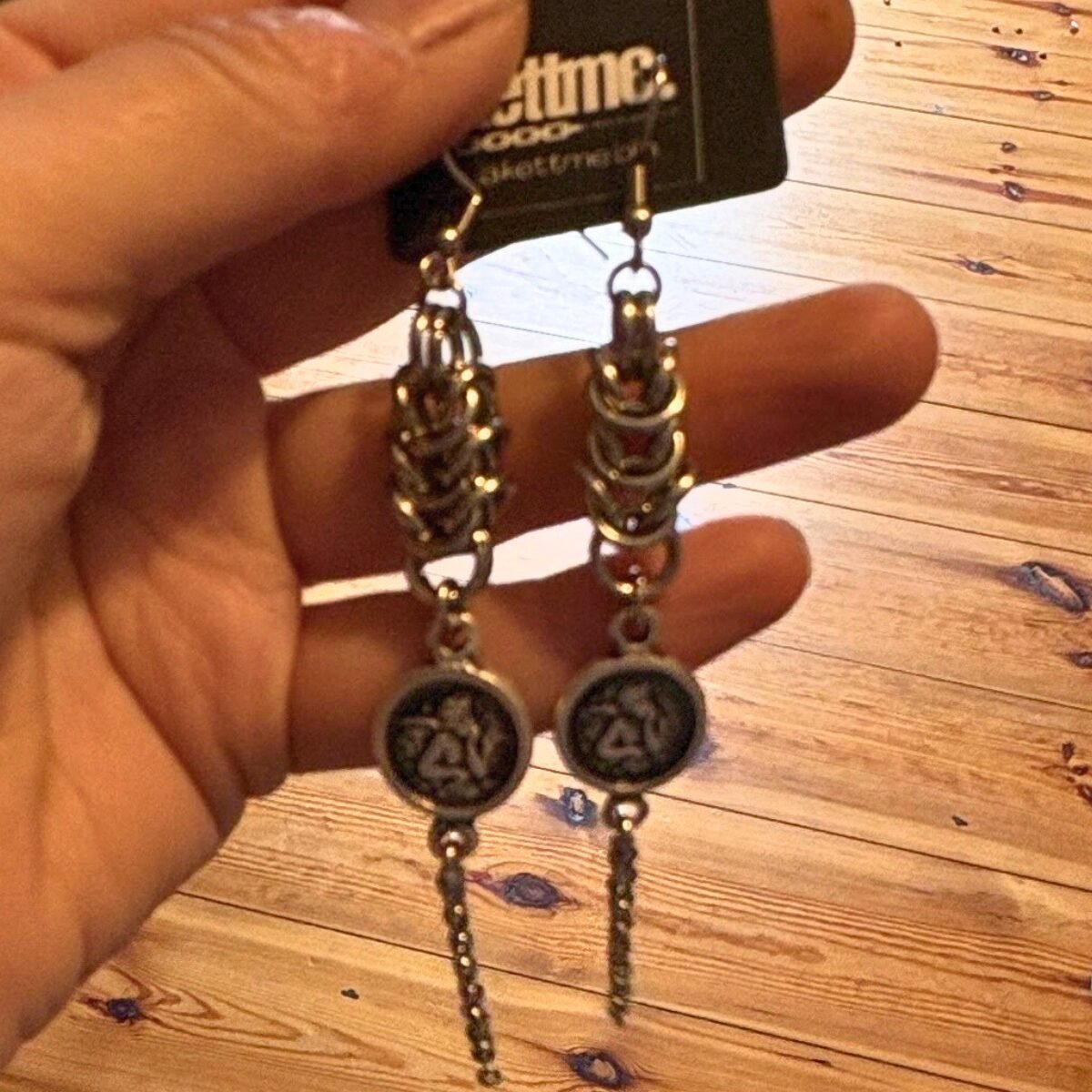 Oshin chainmaille earrings - Angel image